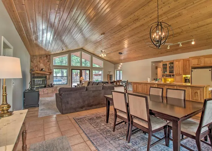 Holiday home Yard, Grill & Games: Spacious In Lakeside! *