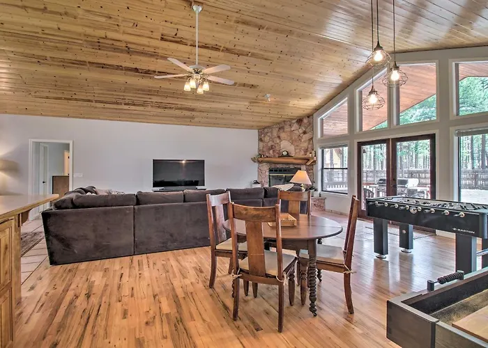 Yard, Grill & Games: Spacious In Lakeside! Holiday home *