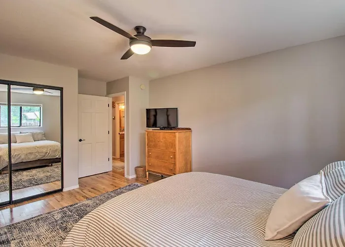 Yard, Grill & Games: Spacious In Lakeside! *