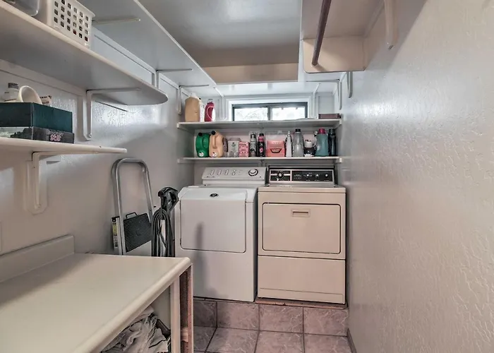 Holiday home Yard, Grill & Games: Spacious In Lakeside! *