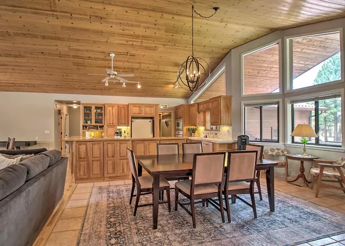 Yard, Grill & Games: Spacious In Lakeside! Holiday home *