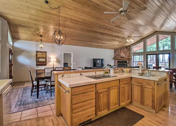 Yard, Grill & Games: Spacious In Lakeside! Holiday home Sponseller