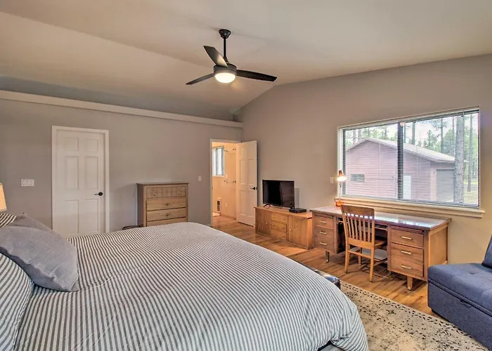 Holiday home Yard, Grill & Games: Spacious In Lakeside! *