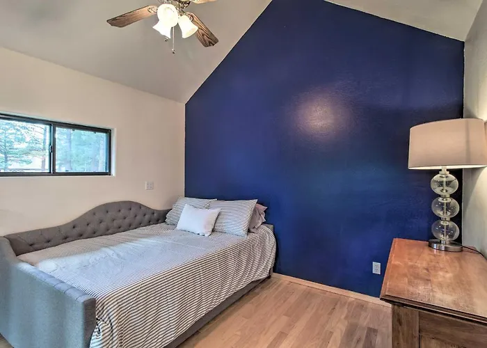 Holiday home Yard, Grill & Games: Spacious In Lakeside! *