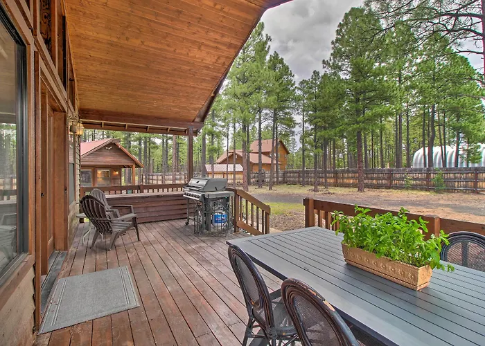 Holiday home Yard, Grill & Games: Spacious In Lakeside!