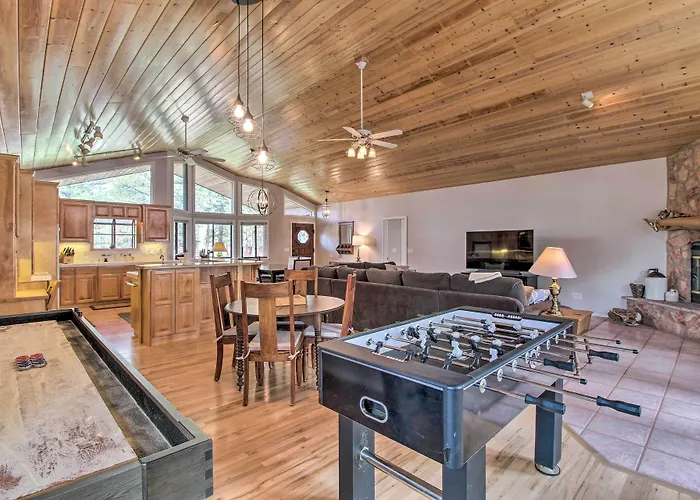 Yard, Grill & Games: Spacious In Lakeside!